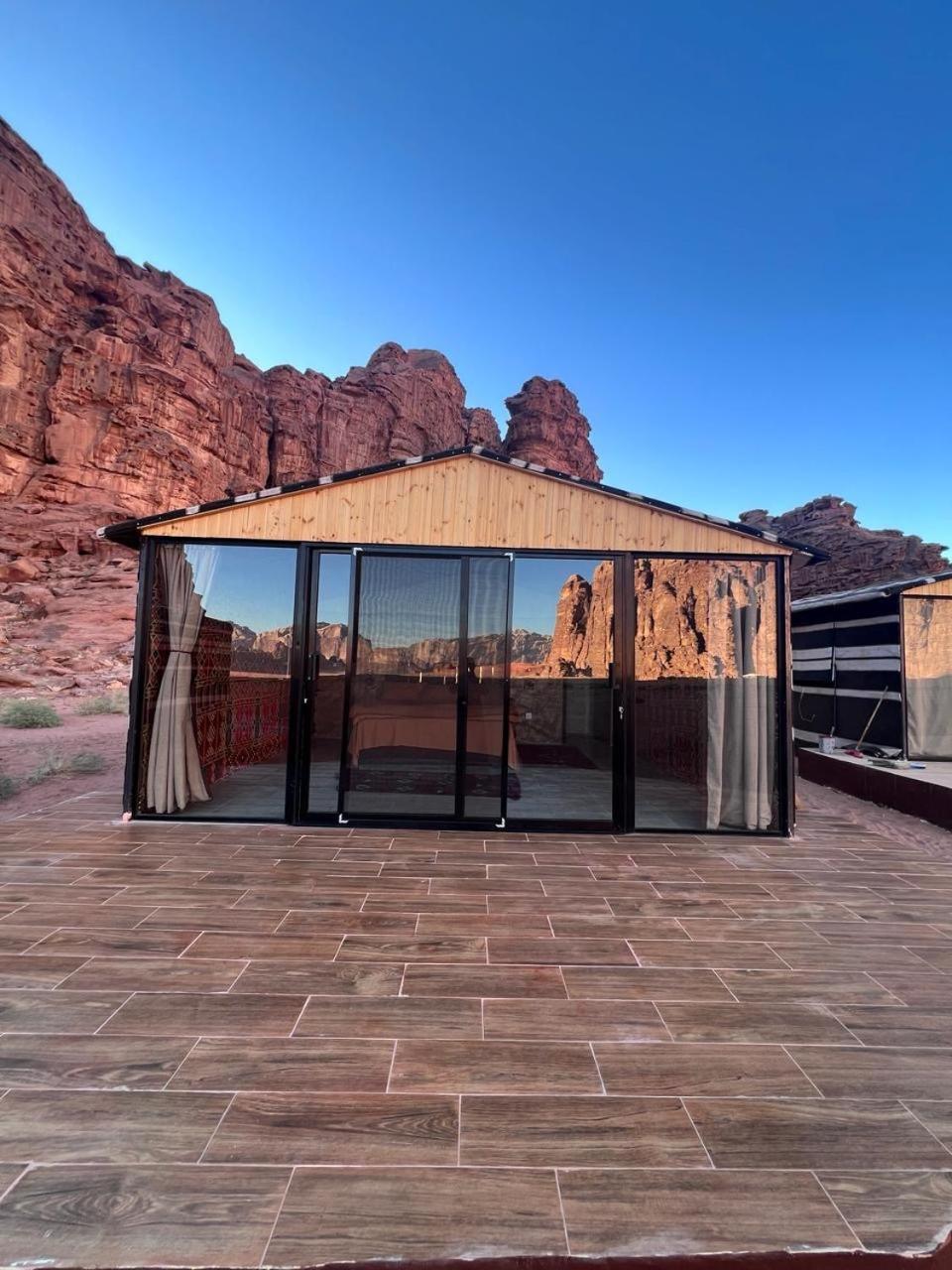 Wadirum Momoo 瓦迪拉姆 外观 照片